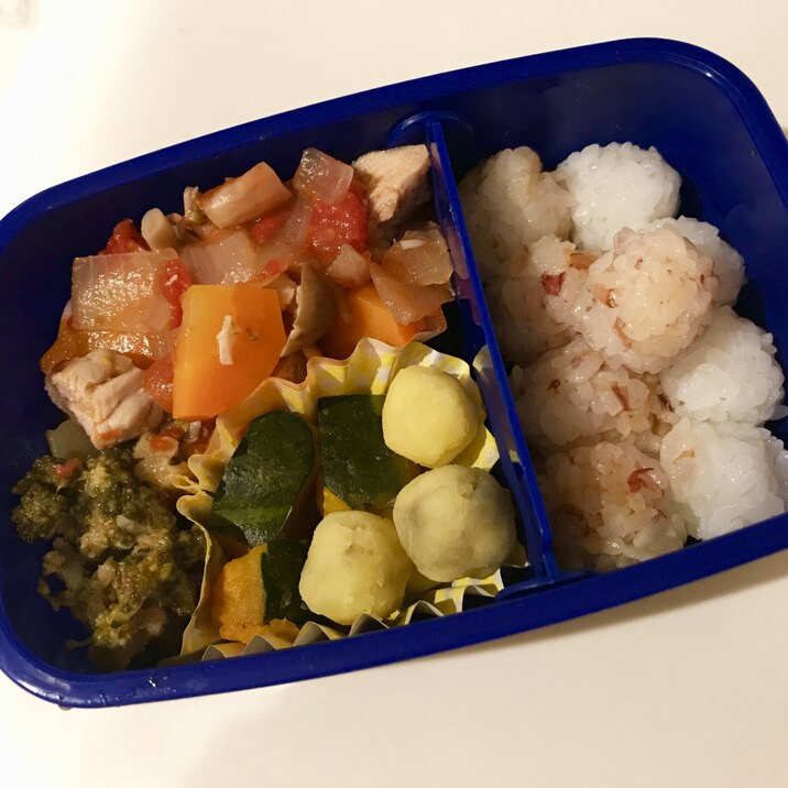 一歳のお弁当。鶏肉の野菜たっぷりトマト煮。